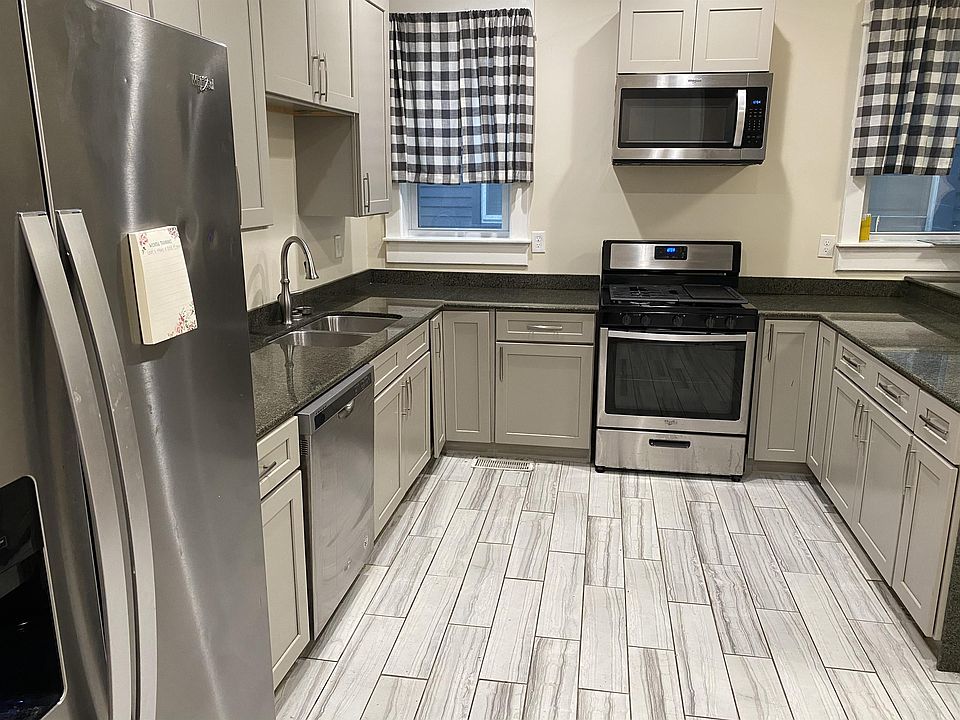 1st image of 140 N Pearl St #1