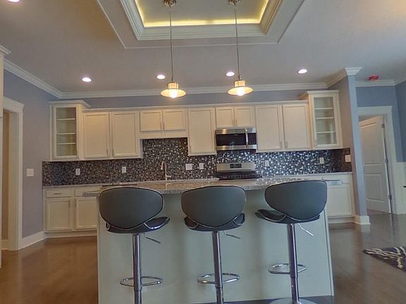 4th image of 8584 Cottonwood Dr