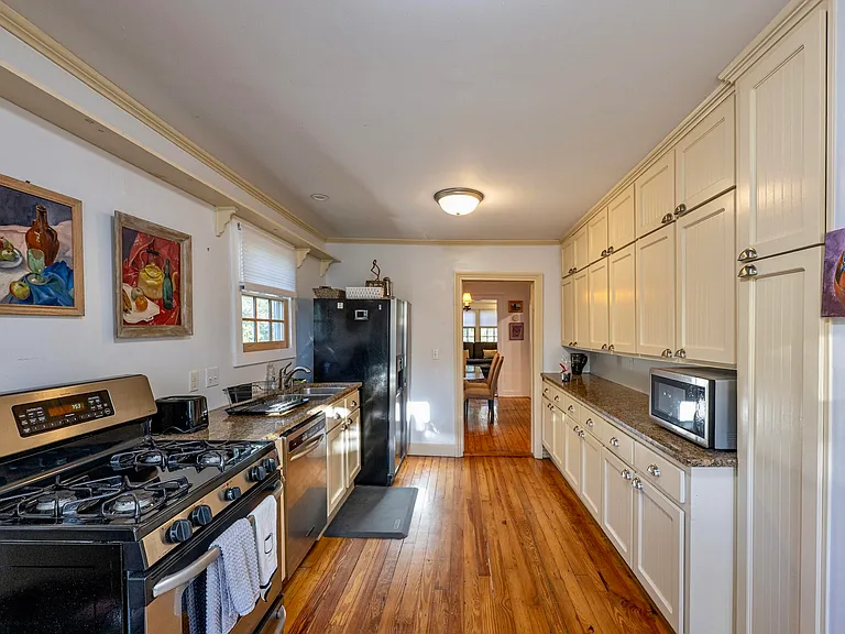 566 Newberry St SW — Photo 10