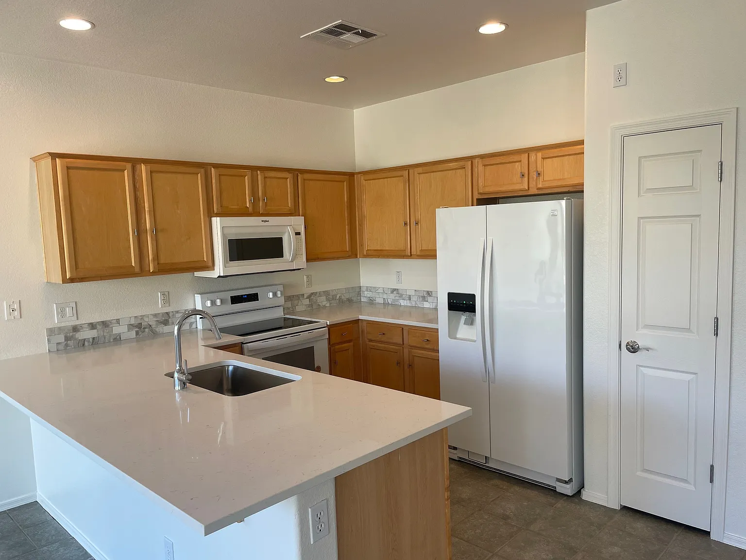 2 bed, 1100 sqft, $2,195 — Photo 4