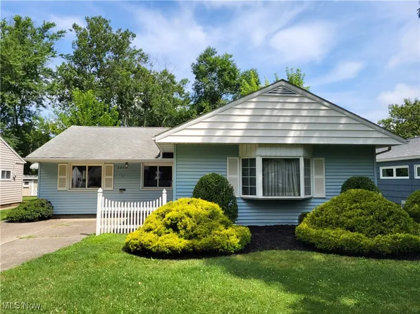 8944 Manorford Dr, Parma Heights, OH 44130