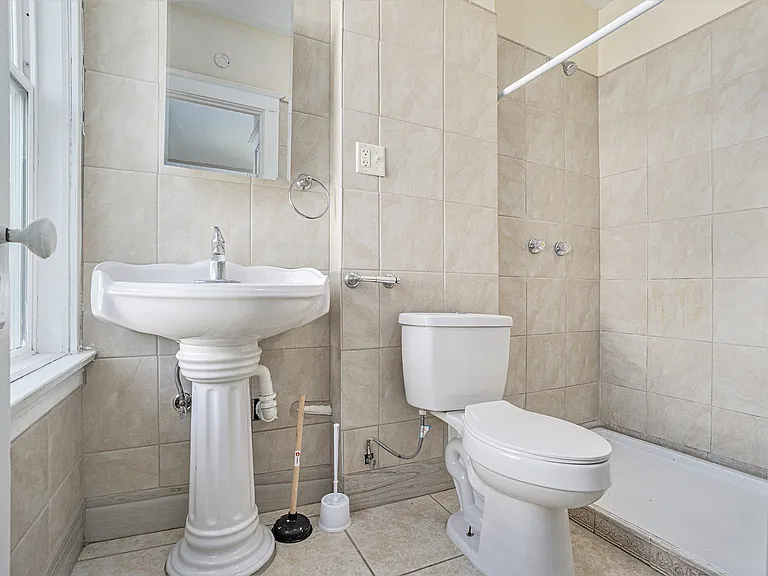 258 Capital Ave NE #6 — Photo 6