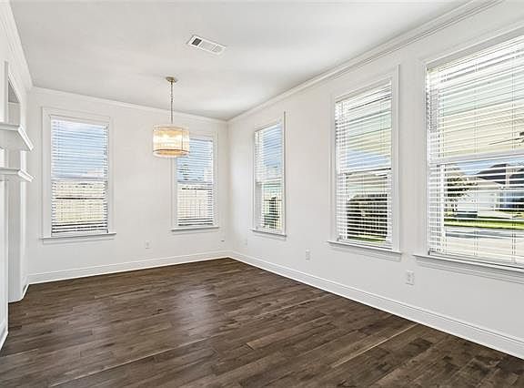 5th image of 1125 River Chase Dr