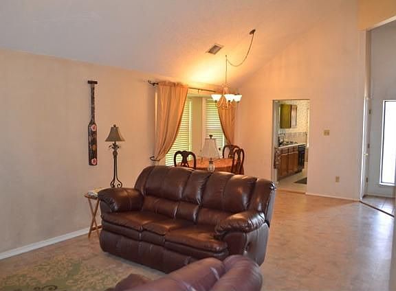 3rd image of 6428 Meadow Glen Dr