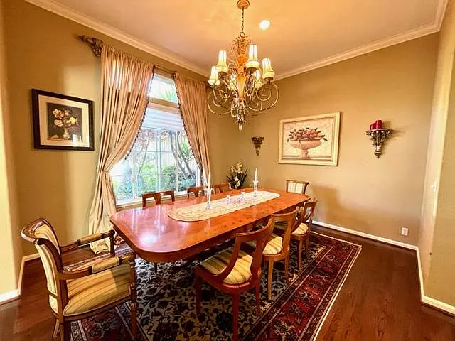 811 Fox Glen Pl — Photo 2
