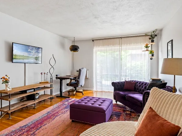 5 Linda Ln APT 2-6, Boston, MA 02125