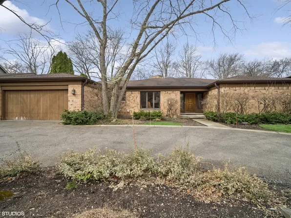 2050 Mallard Dr, Northbrook, IL 60062