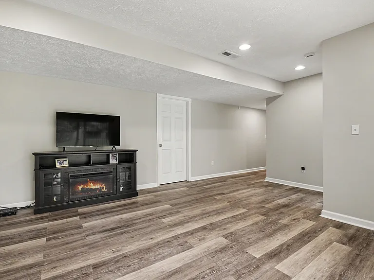 660 Braeside Dr SE — Photo 22