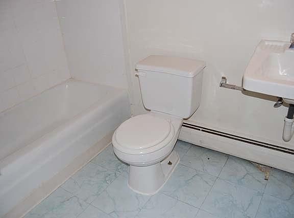4th image of 400 Pleasant St APT 5