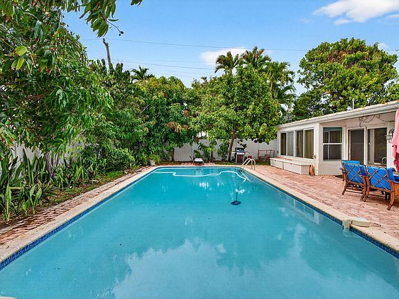 5th image of 1935 SE 25th Avenue