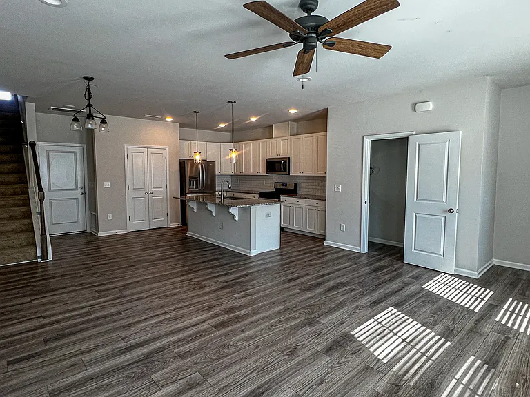 909 Robbie Jackson Ln — Photo 3