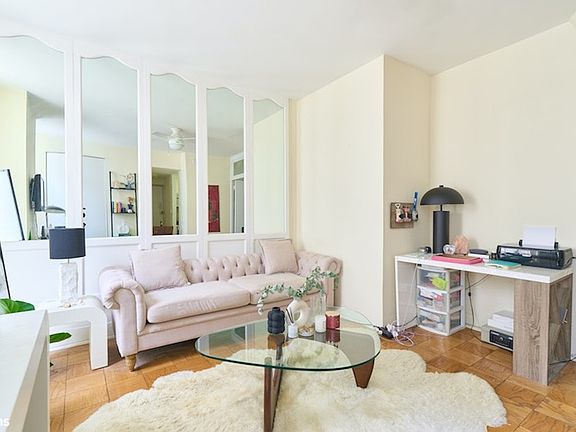 3rd image of 509 E 77th St APT 5L