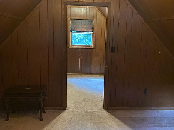 4th image of 38 Deer Trail Ln
