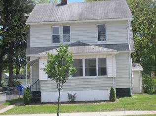 1037 Carew St, Springfield, MA 01104