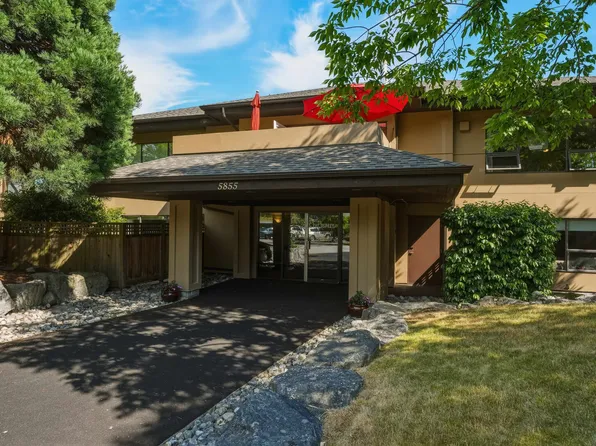 5855 Cowrie St #205, Sechelt, BC V7Z 0K1