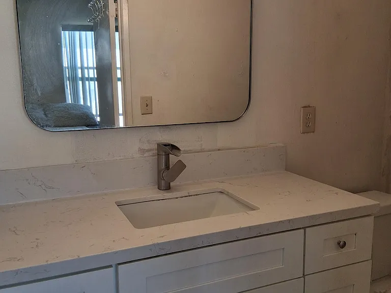 1038 N Sacramento Ave — Photo 5