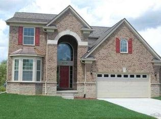 1279 Laguna Ct, Orion, MI