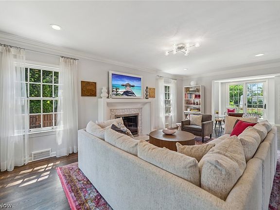 3rd image of 19433 Beach Cliff Blvd