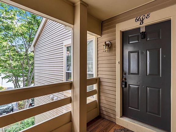 3rd image of 6608 Jupiter Hills Cir APT B