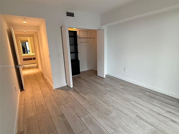 5th image of 45 SW 9th St APT 1004