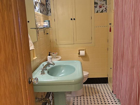 24th image of 1619 Koenigstein Ave