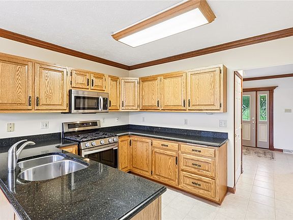 4th image of 1386 Royal Oak Dr