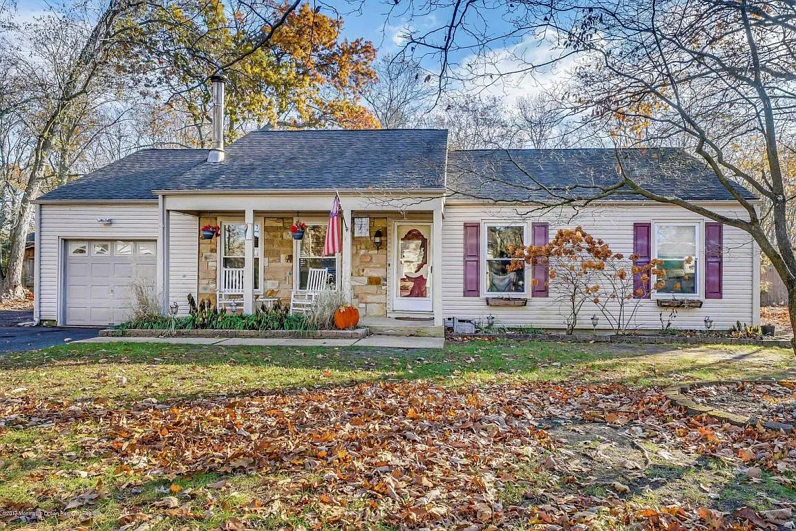 14 Buckingham Dr photo 1