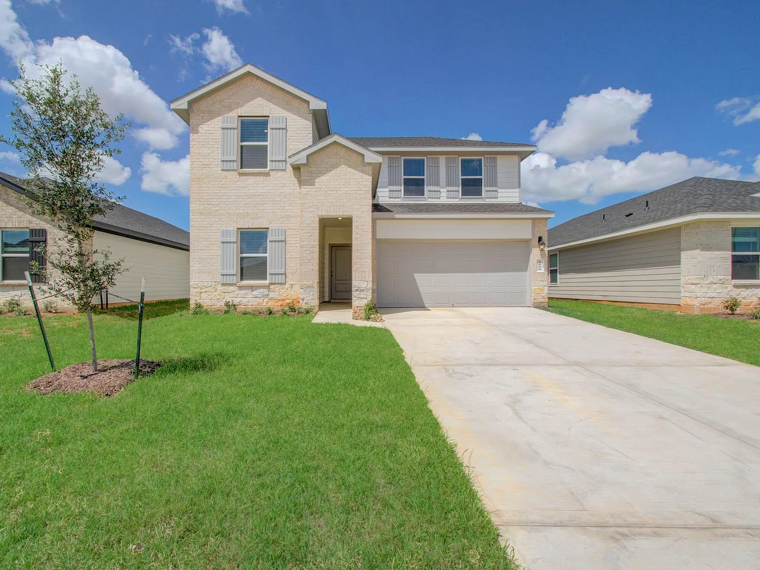 4 bed, 3.0 bath, 2257 sqft, $2,500 — Photo 2