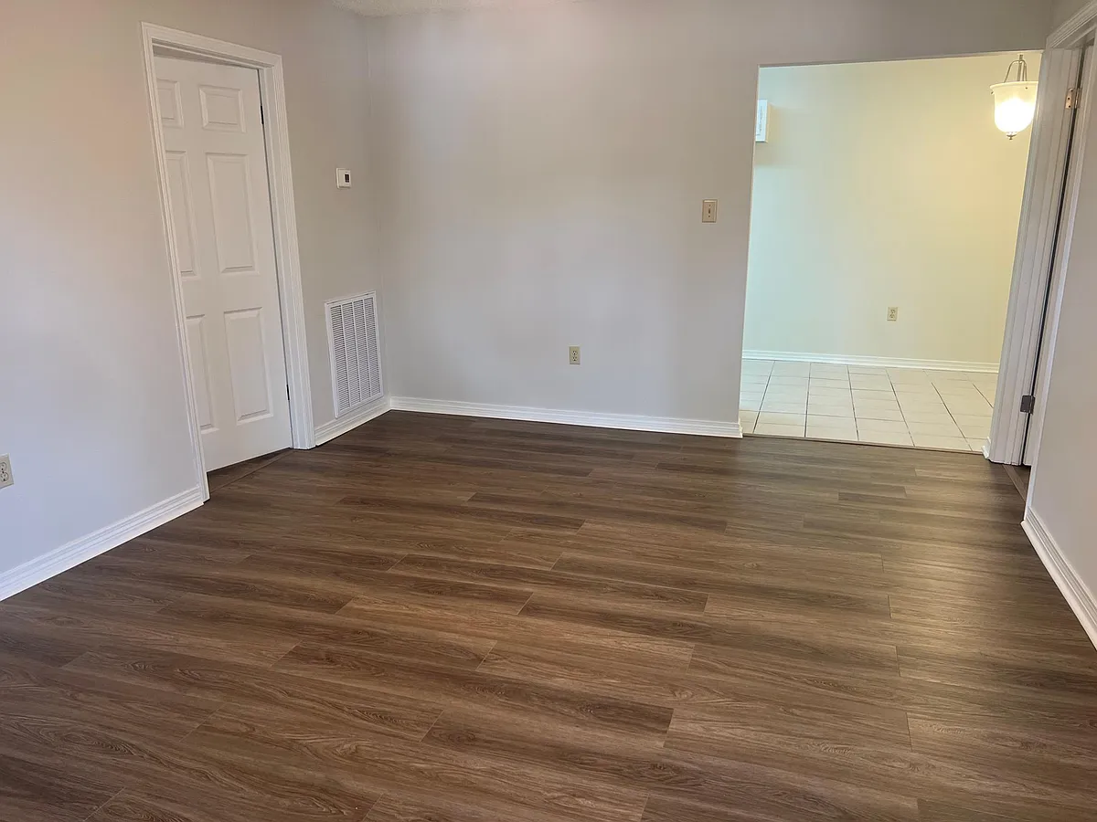 Building Photo - 6377 Quin Dr #200
