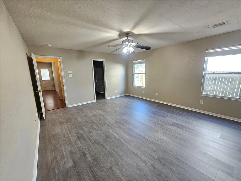 11015 Walkup Way — Photo 11