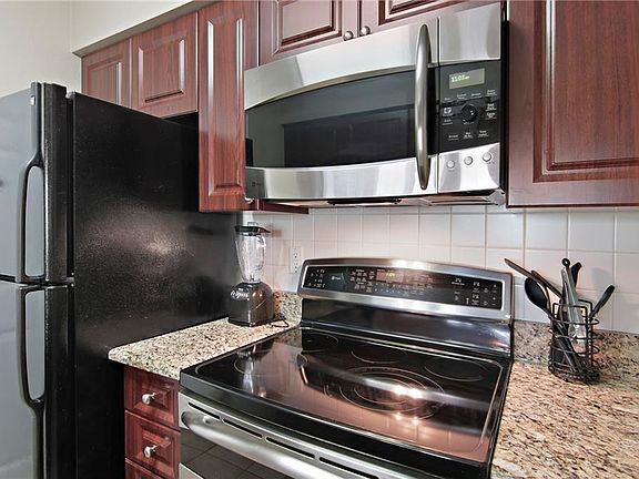 4th image of 1000 W Horatio St APT 215