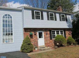 2610 E Colonial Dr, Upper Chichester, PA 19061