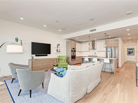 4th image of 711 S Palm Ave #403