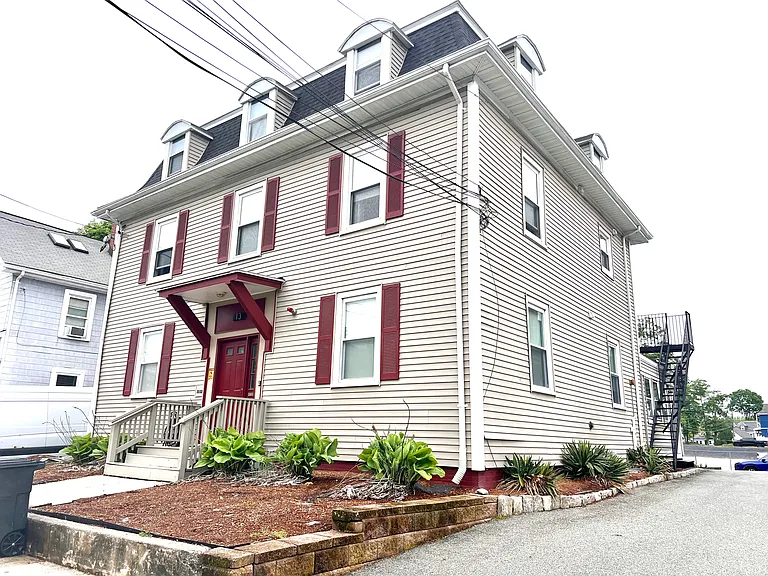 13 Pomeworth St #1R — Photo 8