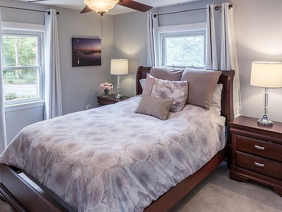 5th image of 50 Belcher St #0
