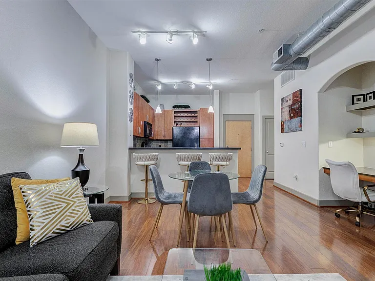 1901 Post Oak Blvd #1106 — Photo 9