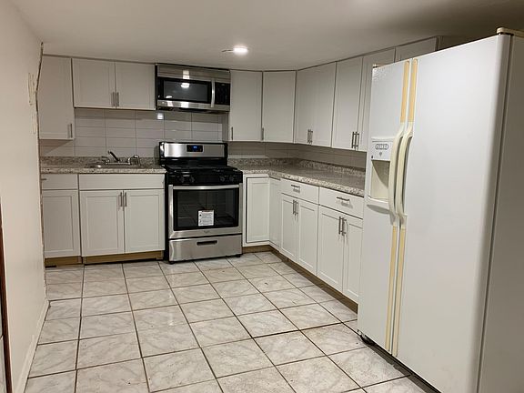 2nd image of 283 Griffith St