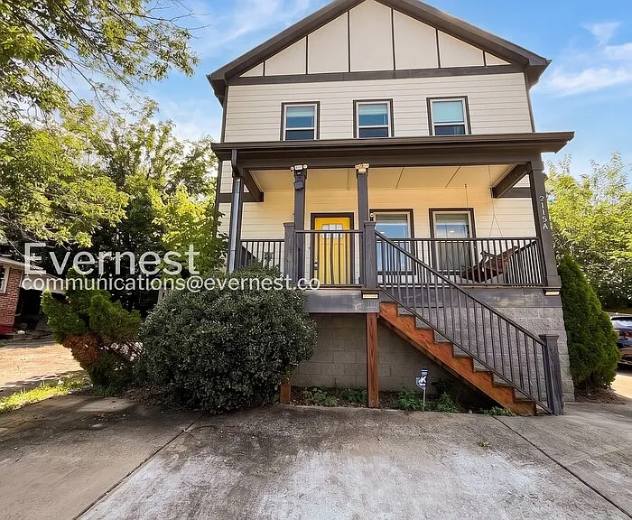 2115 Burns St — Photo 2