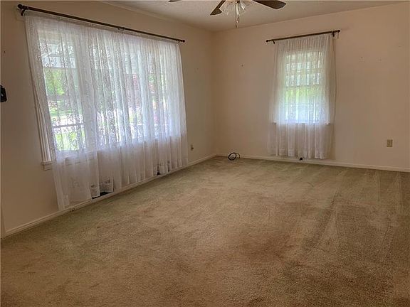 3rd image of 433 Hillview Dr