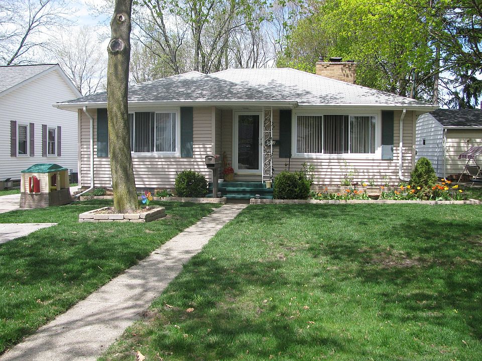 1st image of 404 W Ionia Ave