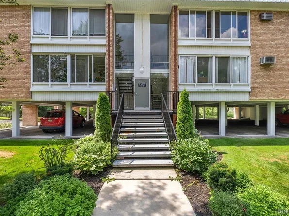 32030 Grand River Ave, Farmington, MI 48336