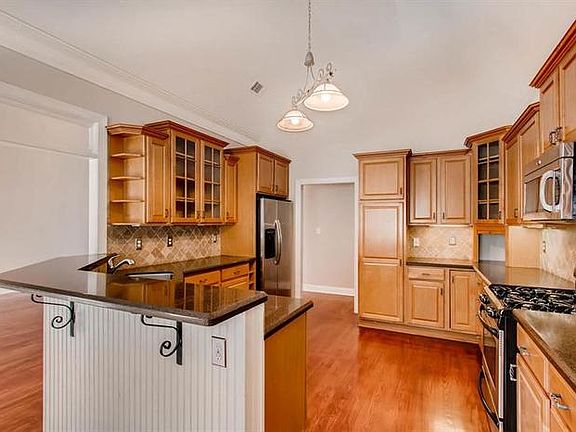 3rd image of 6400 Crest Manor Ct