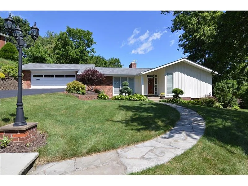 2216 Pleasantvue Cir photo 1