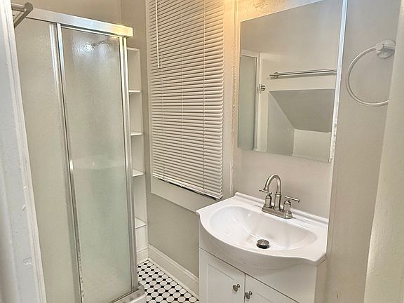 4th image of 1631 Race St APT 1