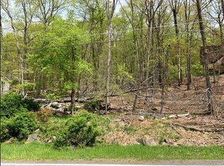 Radcliff Rd, Bushkill, PA 18324