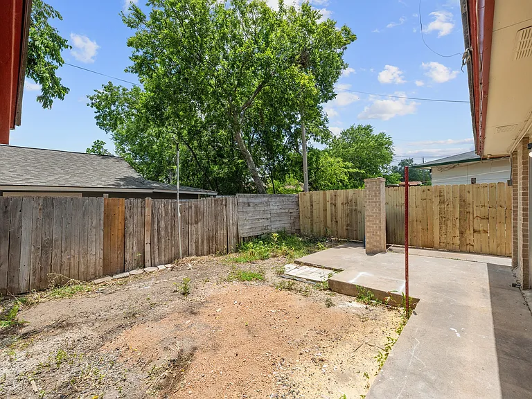 202 Northcrest Cir #D — Photo 3