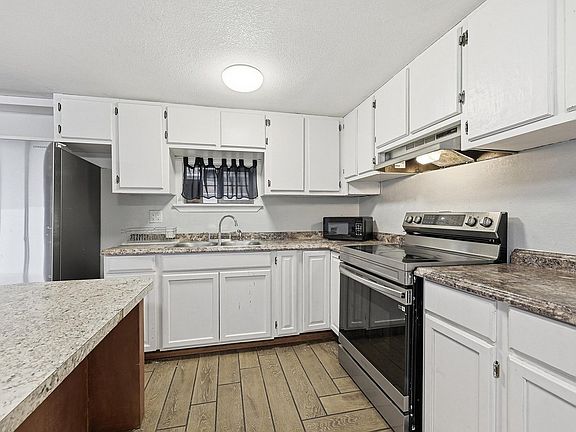 4th image of 411 S Court St #30