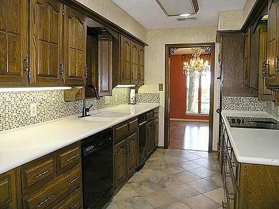 5th image of 2904 Greenbrook Dr