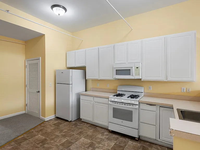 2300 N Calvert St — Photo 10