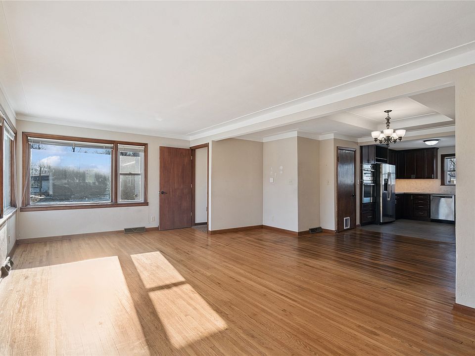 2262 C St SW, Cedar Rapids, IA 52404 | Zillow